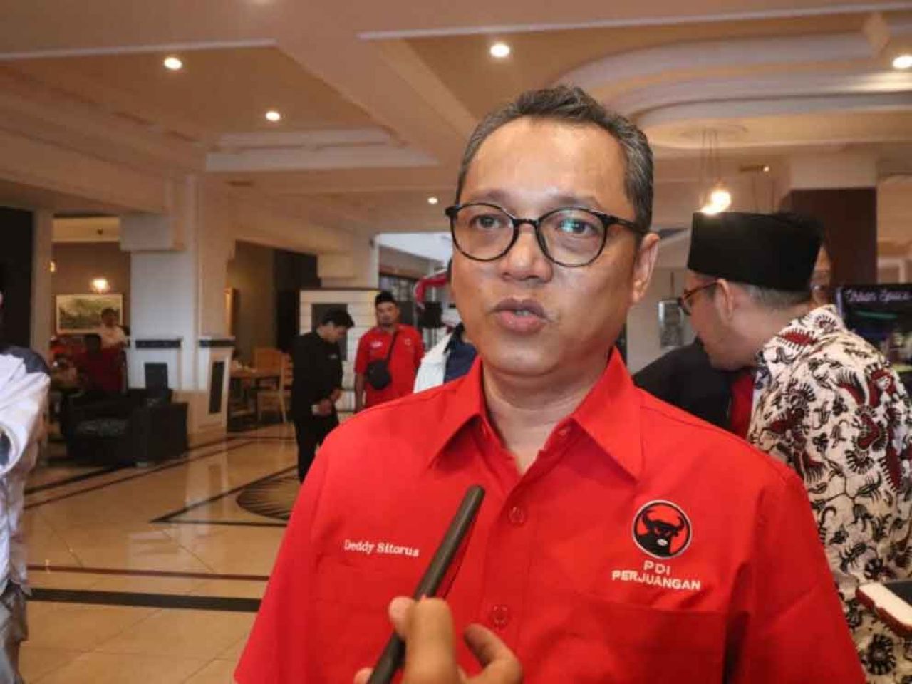 PDIP Duga KPU Hentikan Sementara Rekapitulasi Suara Tingkat Kecamatan, untuk Partai Istana