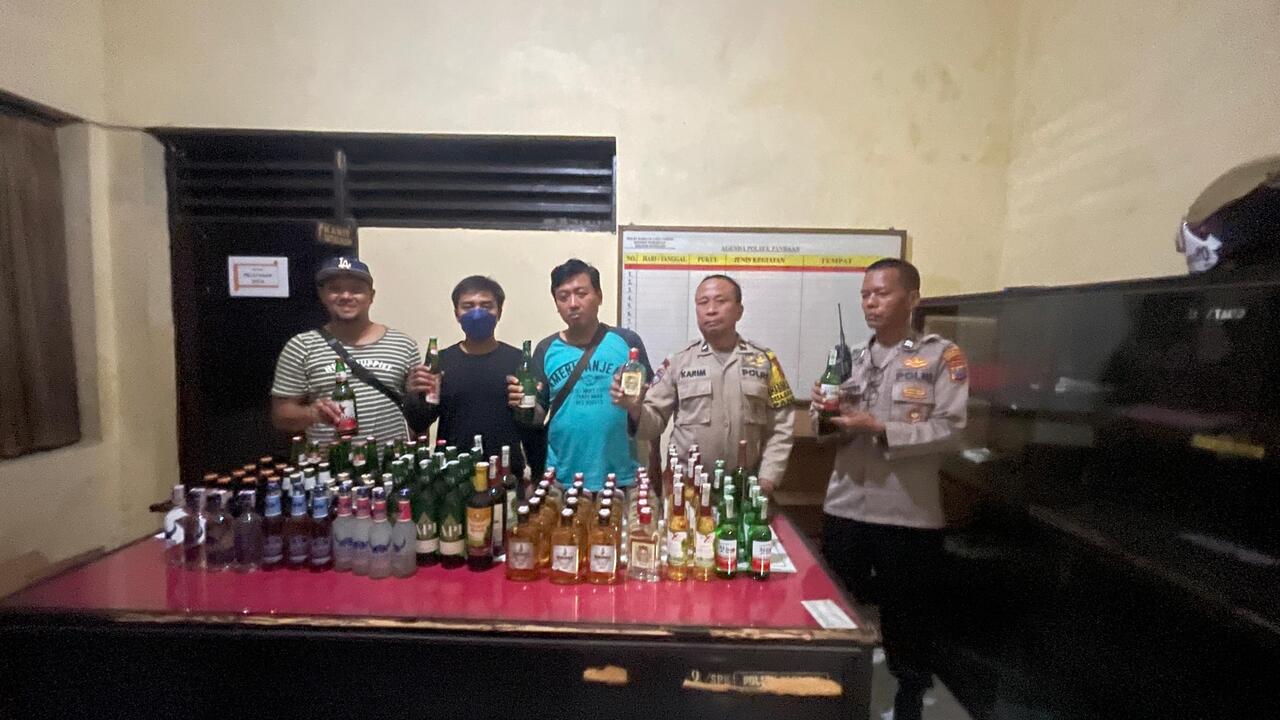 Menjaga Kesucian Bulan Ramadhan, Polisi Berhasil Amankan Ratusan Jenis Merk Botol Miras