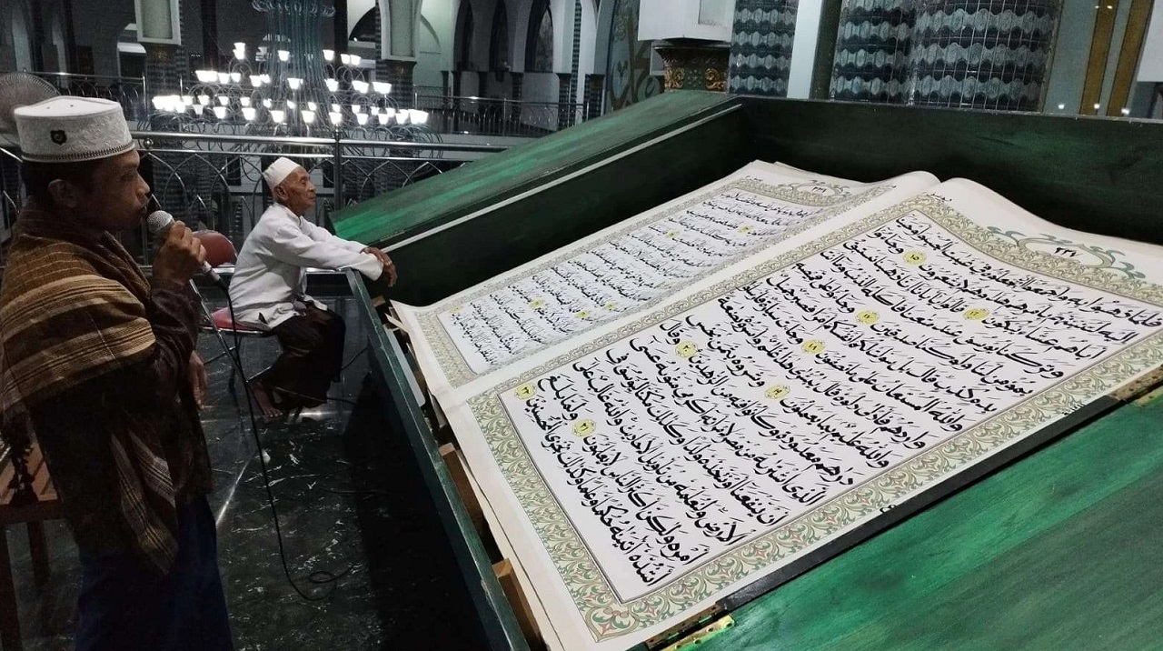 Tradisi Unik, Tadarusan Al-Qur’an 400 Kg di Masjid Agung Baiturrahman Banyuwangi