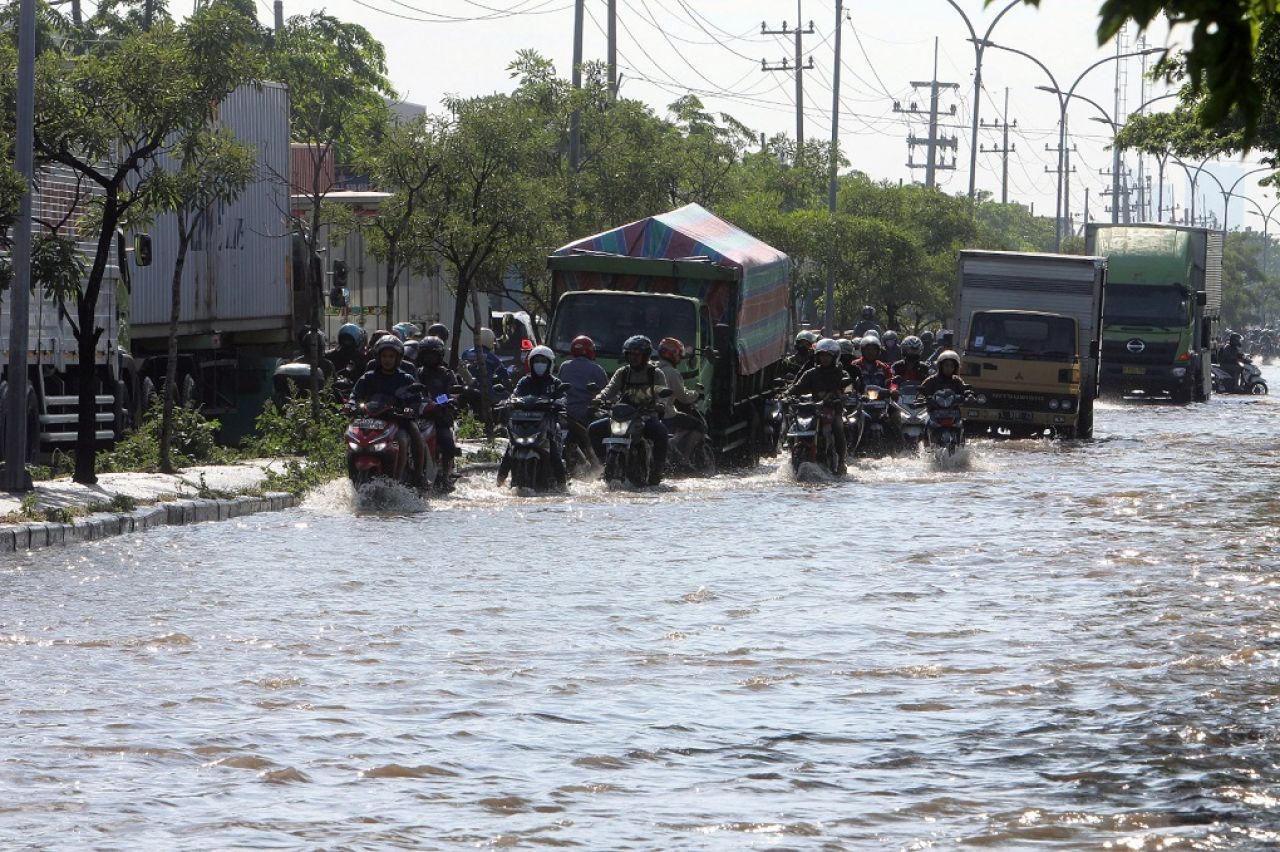 Atasi Banjir dari Saluran Air di Seluruh Kampung