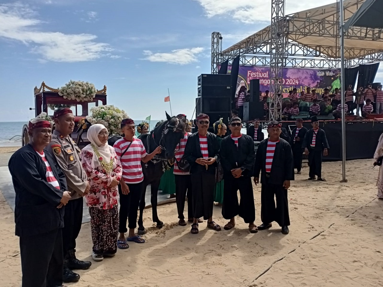 Pemkab Sumenep Gelar Festival Led Lebaran Hari Ketupat 2024 di Pantai Lombang Sumenep