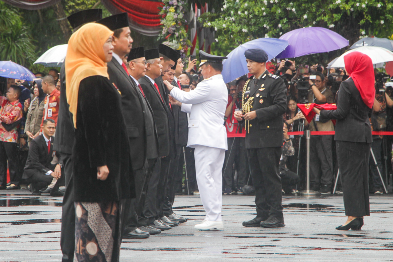 Raih Penghargaan dari Presiden, Bobby Bantah Karena Status Menantu Jokowi