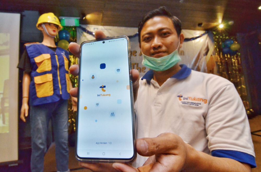 Luncurkan Aplikasi IniTukang, Guna Bantu Kinerja Tukang Surabaya
